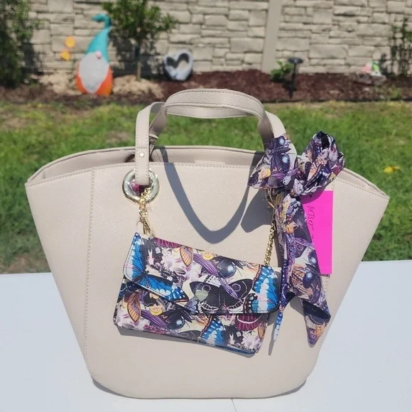 NWT BETSEY JOHNSON BEIGE LARGE TOTE - Picture 2 of 8